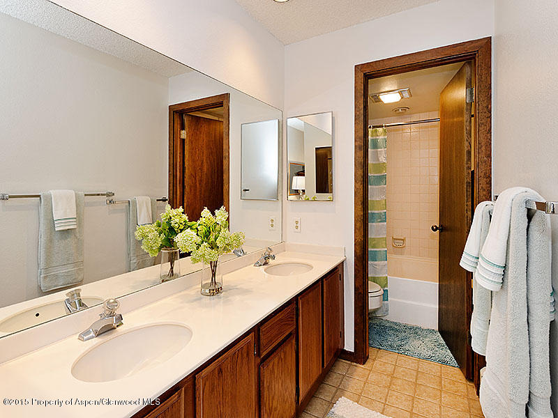 241 Meadow Ranch Road, Unit D2A Snowmass Village, CO 81615 - Photo 8 of 16 Master Bath