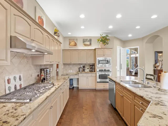 $965,000 | 156 Richmond Avenue, Clovis, CA 93619