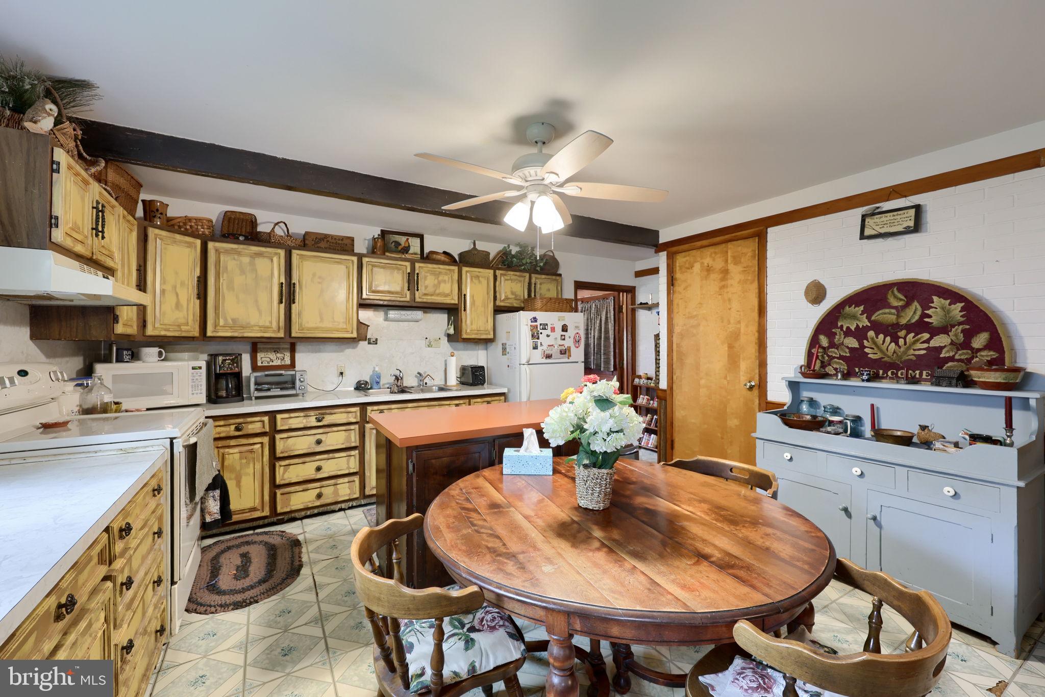 945 Maple Street Lititz, PA 17543 - Photo 6 of 28 Kitchen