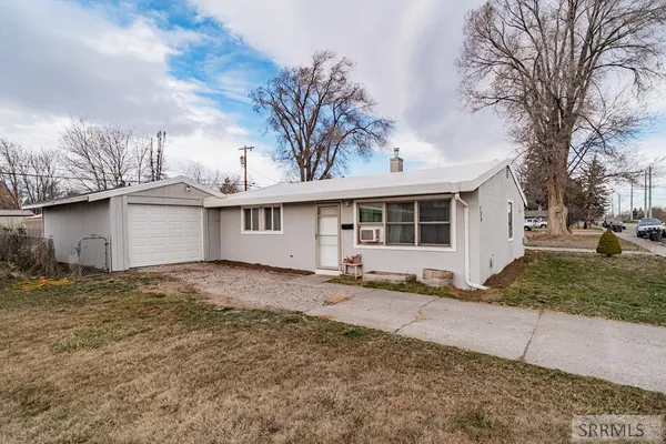 $260,000 | 235 Northwest Bonneville Drive, Idaho Falls, ID 83401