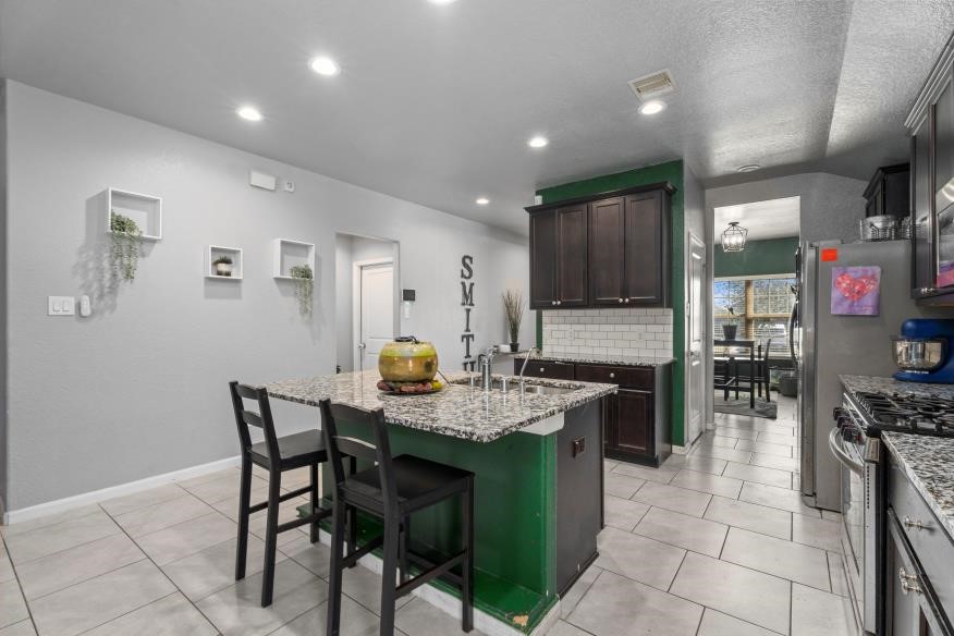 715 Harvest Bluff Drive Rosharon, TX 77583 - Photo 9 of 36