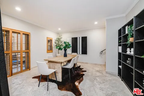 $949,000 | 10923 Landale Street, Unit 2, Toluca Lake, CA 91602