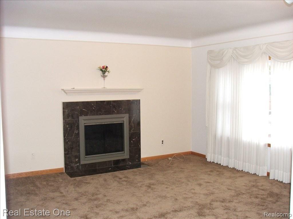 18610 Wick Road Allen Park, MI 48101 - Photo 6 of 17 Family Room