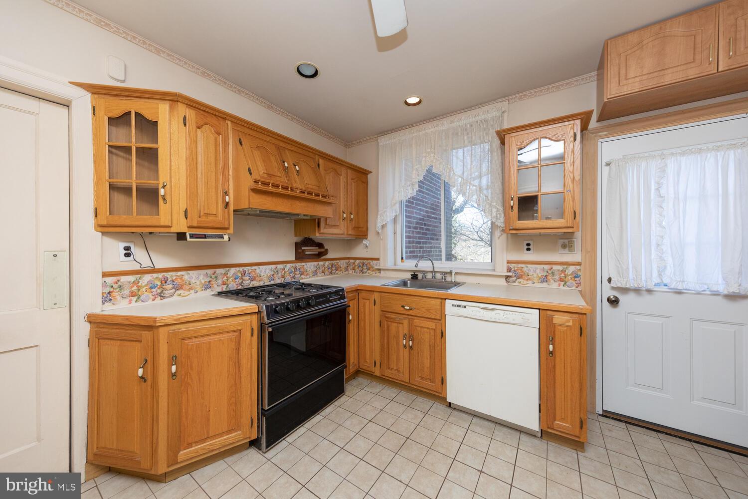 11 West Hampton Road Philadelphia, PA 19118 - Photo 13 of 33