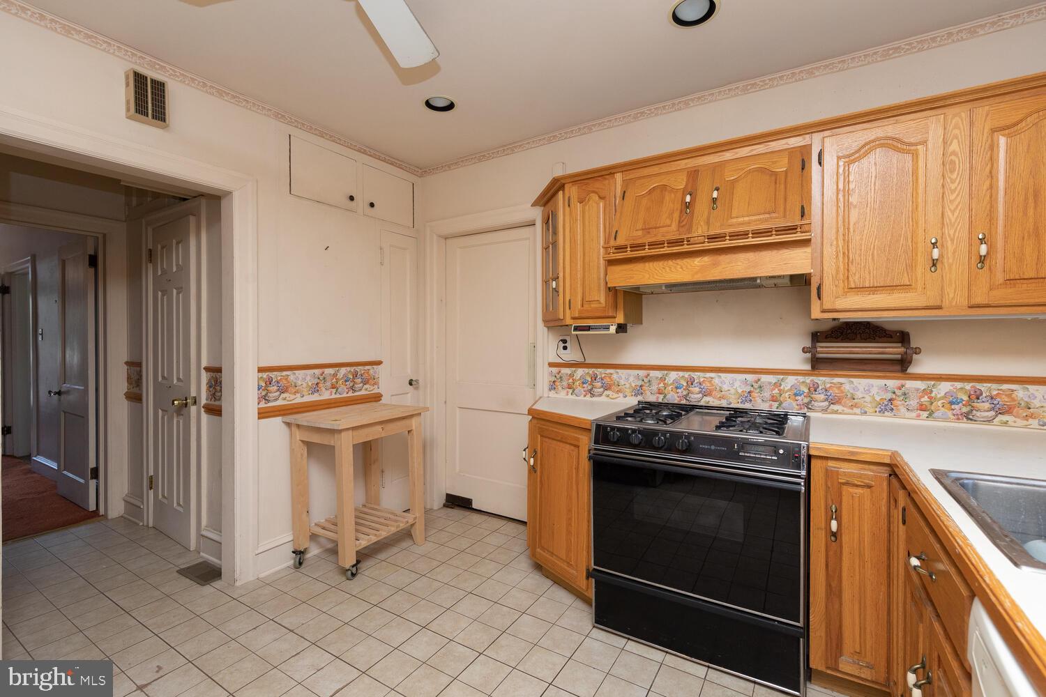 11 West Hampton Road Philadelphia, PA 19118 - Photo 14 of 33