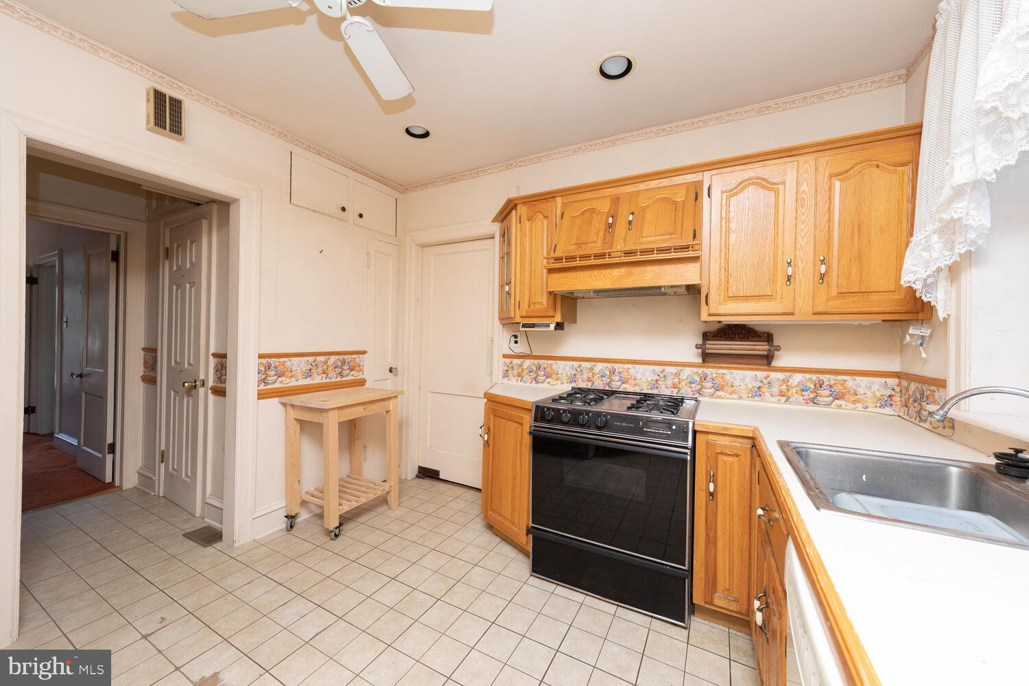 11 West Hampton Road Philadelphia, PA 19118 - Photo 16 of 33