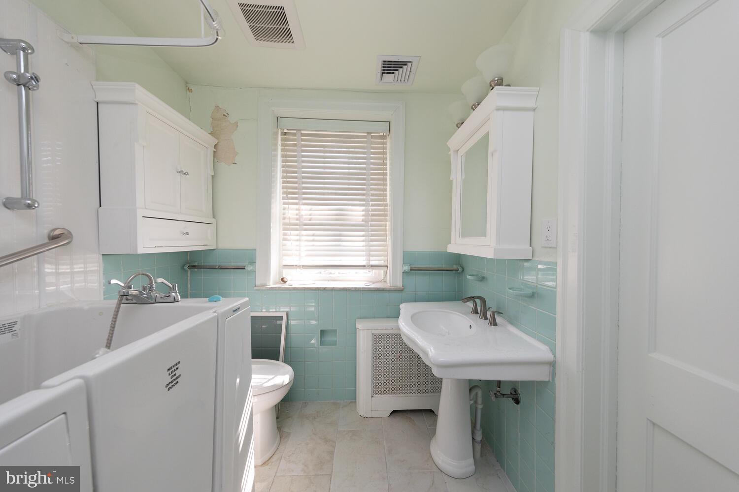 11 West Hampton Road Philadelphia, PA 19118 - Photo 18 of 33