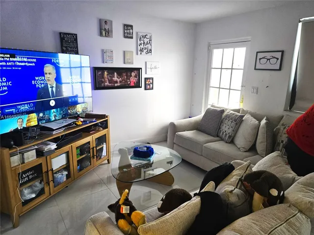 $2,500 | 8780 Southwest 36th Street, Unit 2, Miami, FL 33165