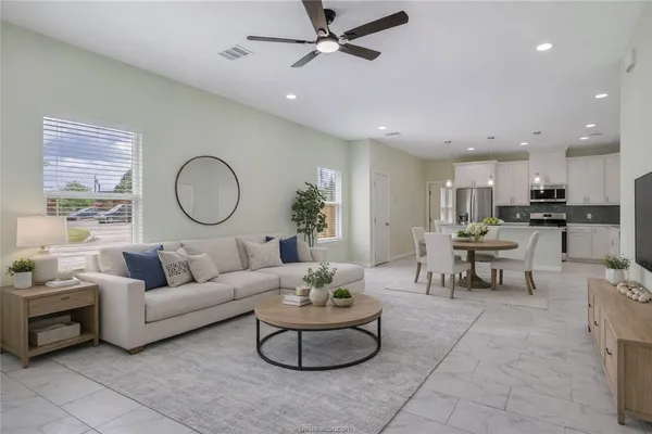 $279,000 | 1400 West 18th Street, Bryan, TX 77803