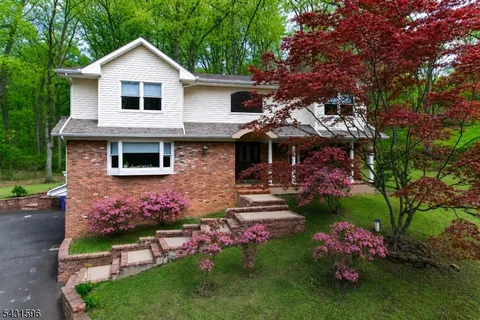 $1,300,000 | 17 Drift Road, Watchung, NJ 07069