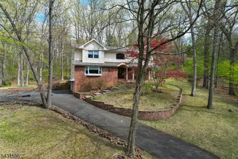 $1,300,000 | 17 Drift Road, Watchung, NJ 07069