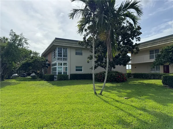 $139,900 | 4 Vista Gdns Trail, Unit 103, Vero Beach, FL 32962