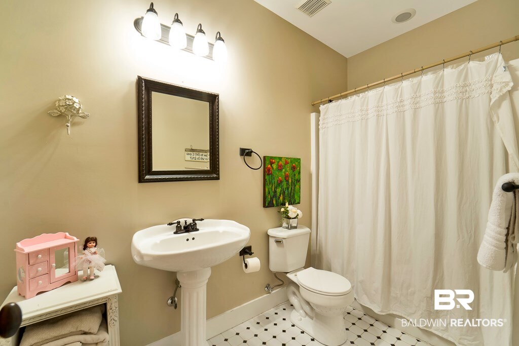 14101 Oak Street Magnolia Springs, AL 36555 - Photo 20 of 31 Upstairs guest room 3 bathroom