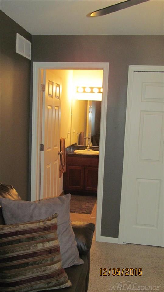45633 Rathmore Drive Macomb, MI 48044 - Photo 27 of 35 31243016-26.JPG