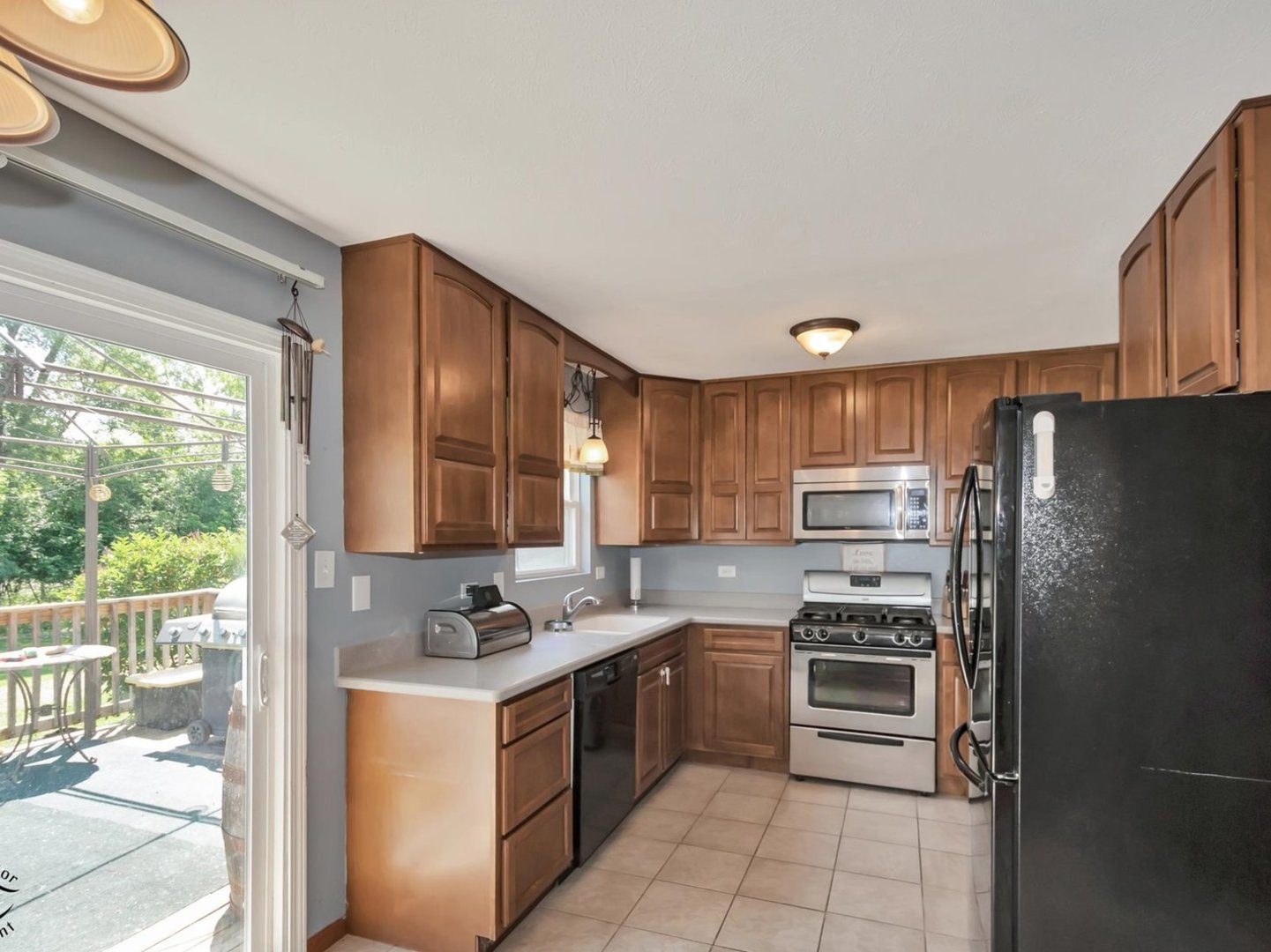 816 Addleman Street Joliet, IL 60431 - Photo 6 of 23