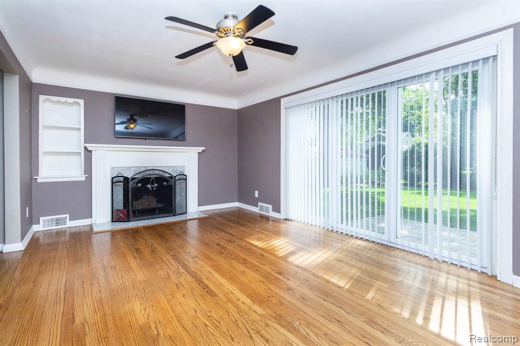 4237 Wakefield Road Berkley, MI 48072 - Photo 6 of 37