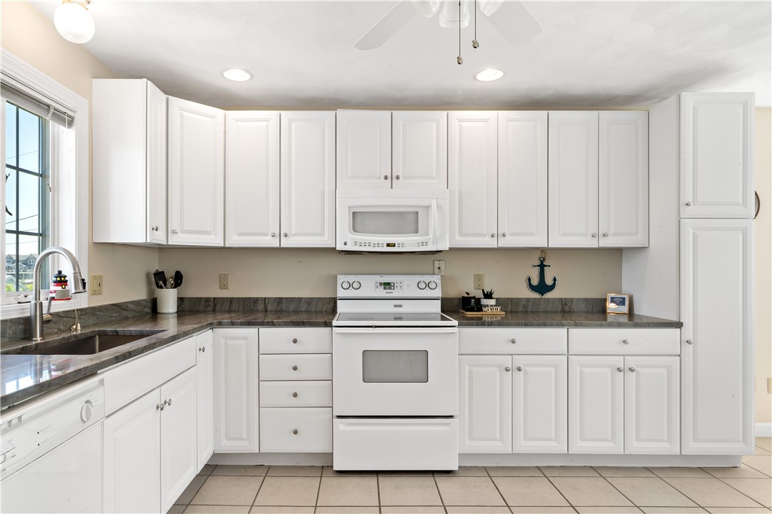 980 Matunuck Beach Road South Kingstown, RI 02879 - Photo 19 of 50