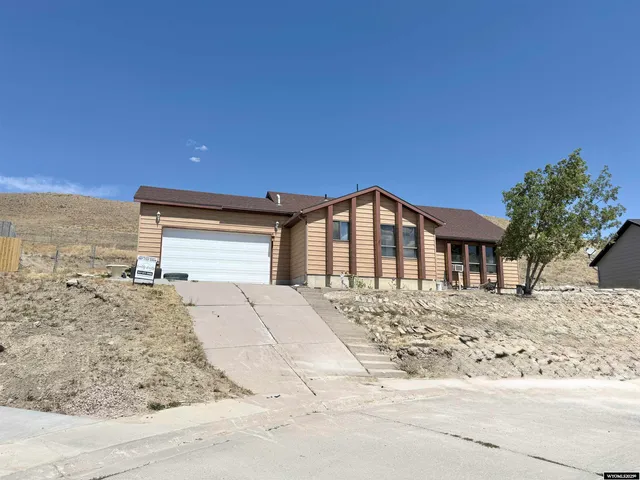 $314,900 | 1921 Berry Drive, Kemmerer, WY 83101