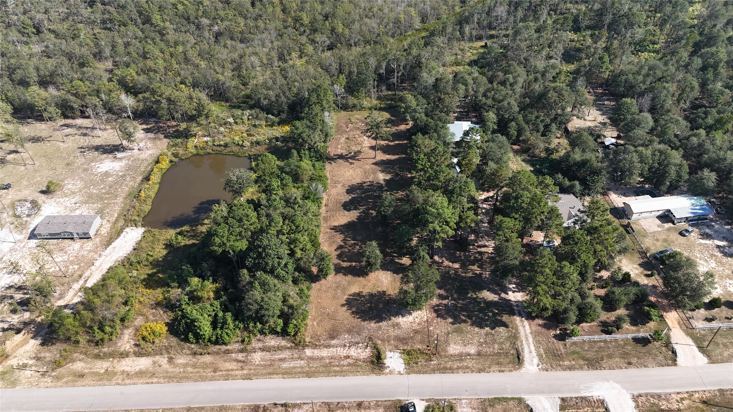417 County Road 3773 Cleveland, TX 77327 - Photo 7 of 11 a view of a yard with plants