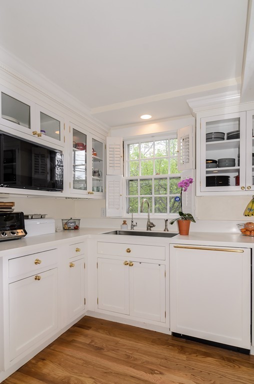 33 Chestnut Hill Road Newton, MA 02467 - Photo 9 of 27