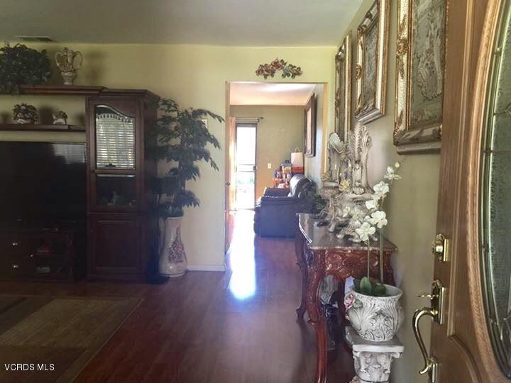 310 Fairbourne Place Oxnard, CA 93033 - Photo 4 of 7