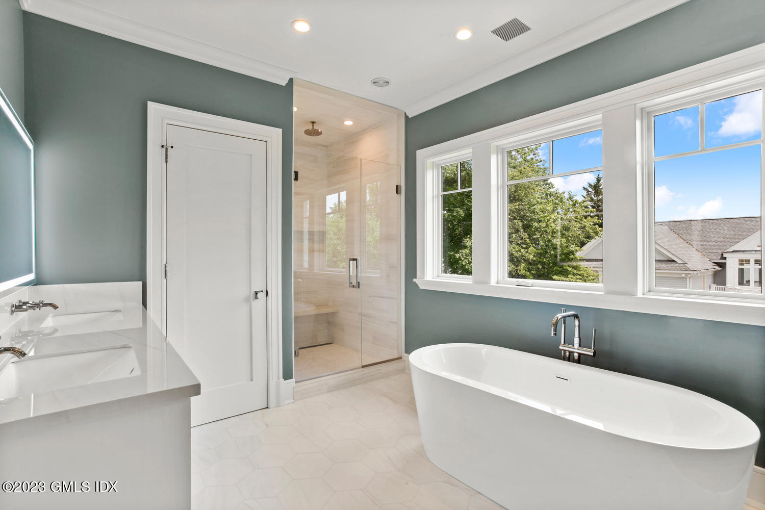 4 Ford Lane Old Greenwich, CT 06870 - Photo 17 of 43 a bathroom with a bathtub a sink and a window