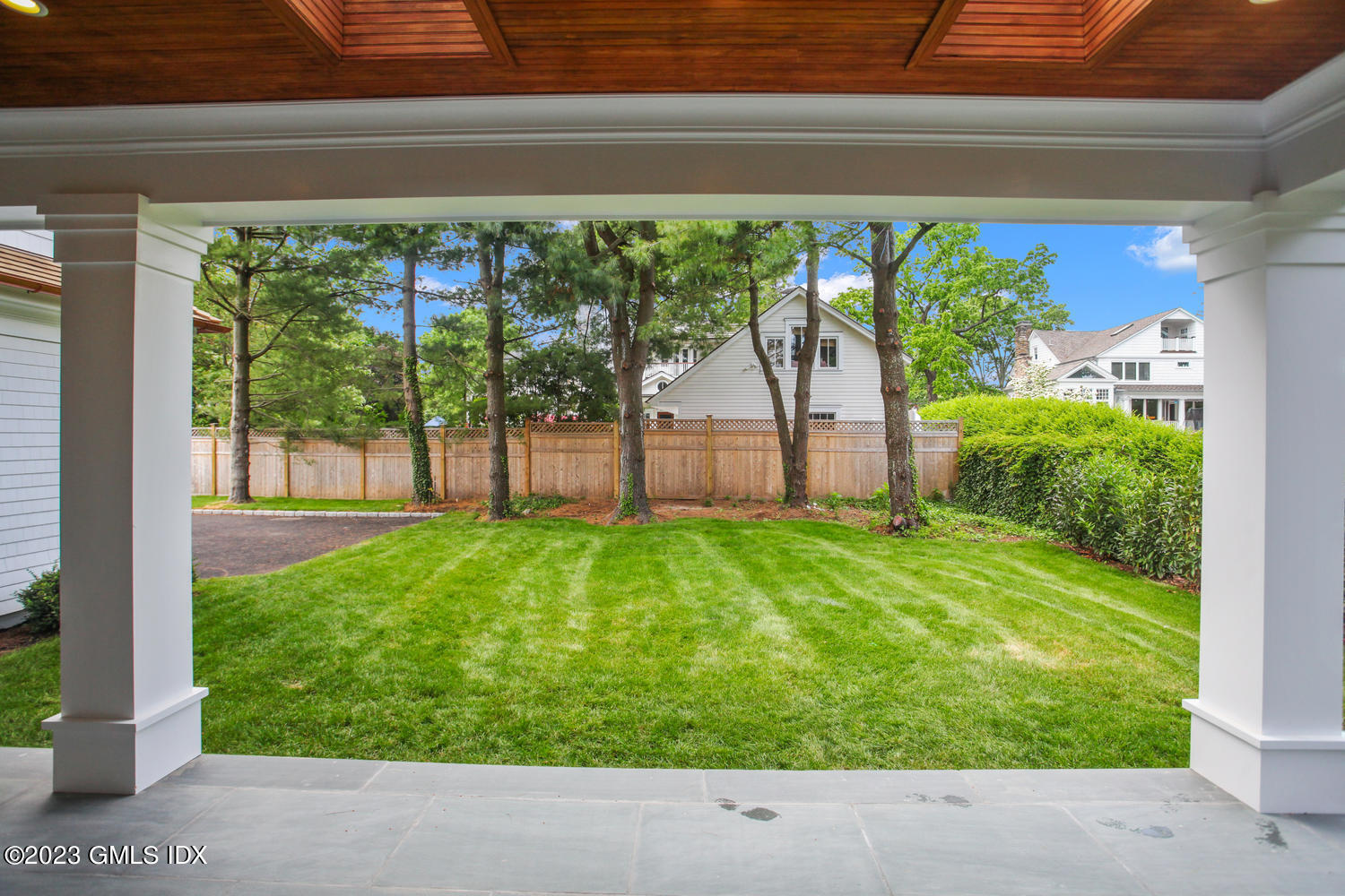 4 Ford Lane Old Greenwich, CT 06870 - Photo 33 of 43 a picture of a yard