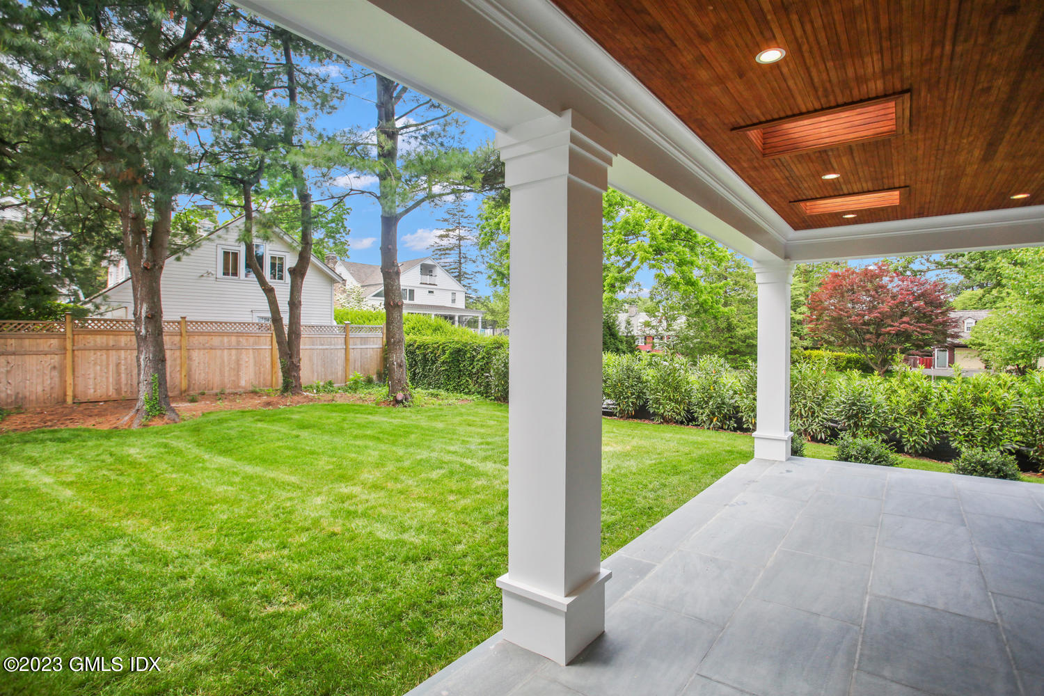 4 Ford Lane Old Greenwich, CT 06870 - Photo 34 of 43 a view of a backyard with garden