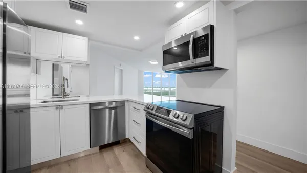 $5,028 | 555 Northeast 34th Street, Unit 2506, Miami, FL 33137