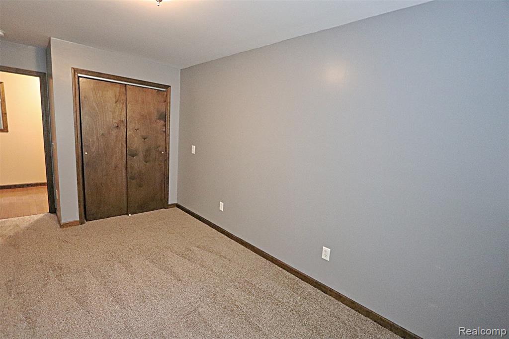 19554 Farmington Road Livonia, MI 48152 - Photo 16 of 40