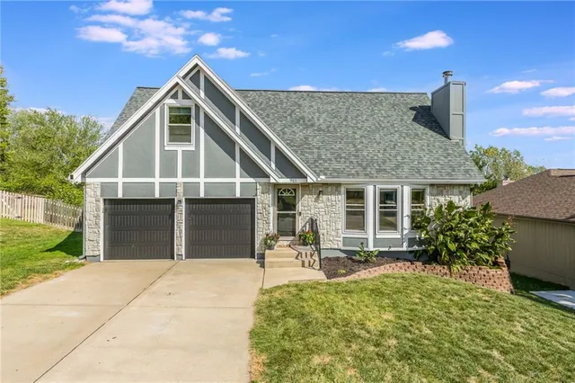 $324,900 | 913 Southwest Abar Drive, Grain Valley, MO 64029