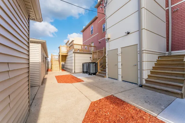 $459,000 | 224 South Western Avenue, Unit A, Chicago, IL 60612