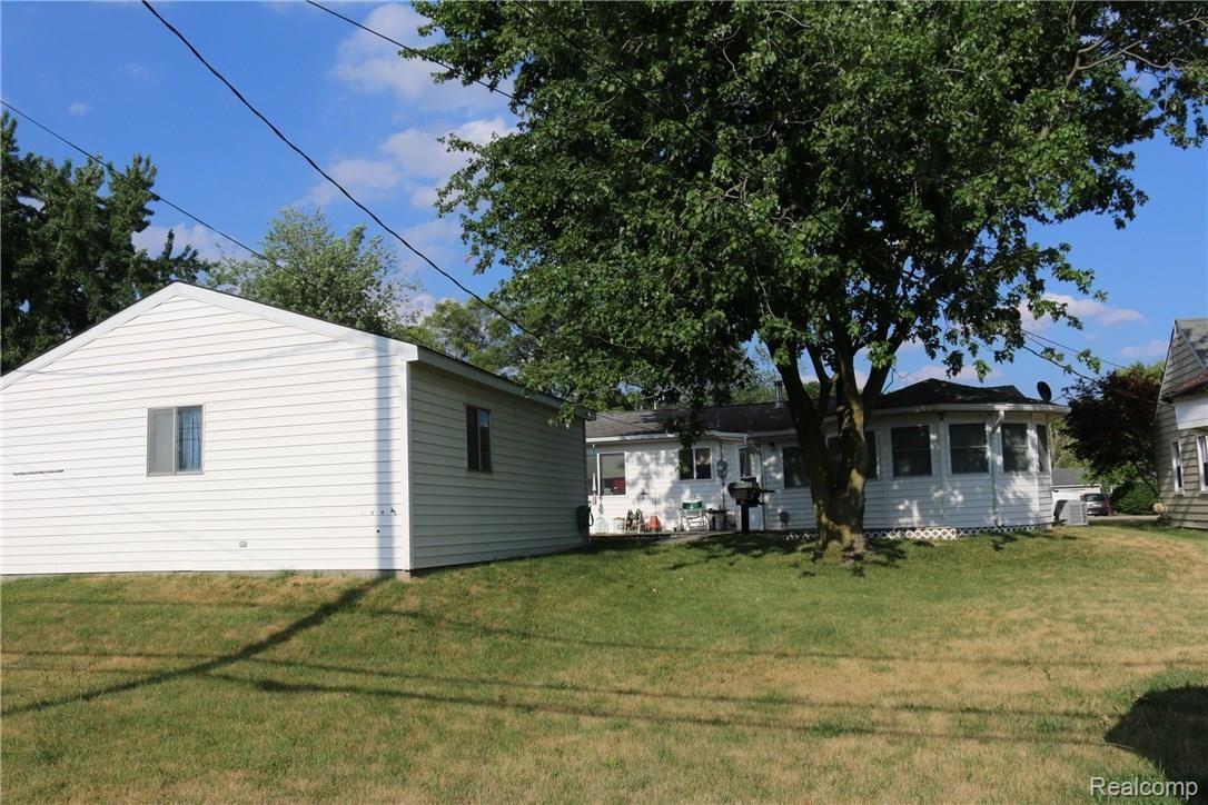 47575 Greenview Road Utica, MI 48317 - Photo 3 of 35 Nice deep lot