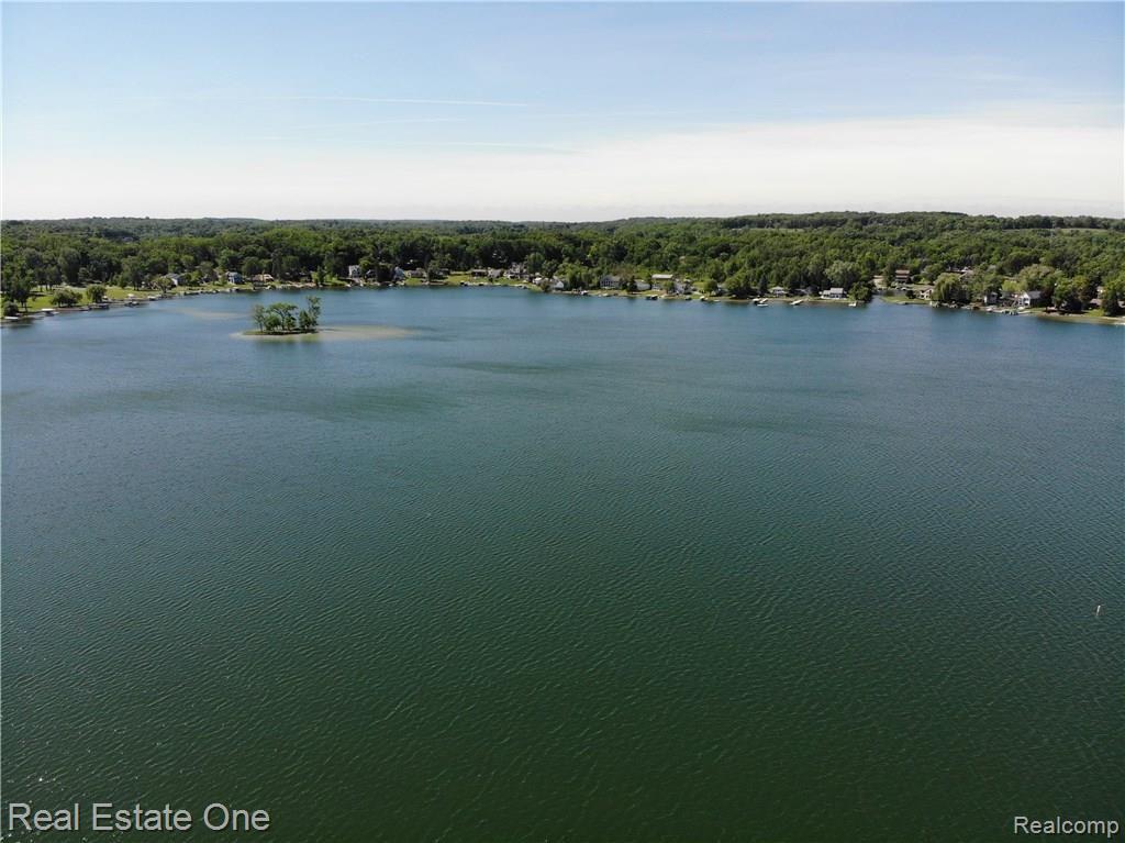 10424 Spring Street Fenton, MI 48430 - Photo 26 of 29 DJI_0033.JPG
