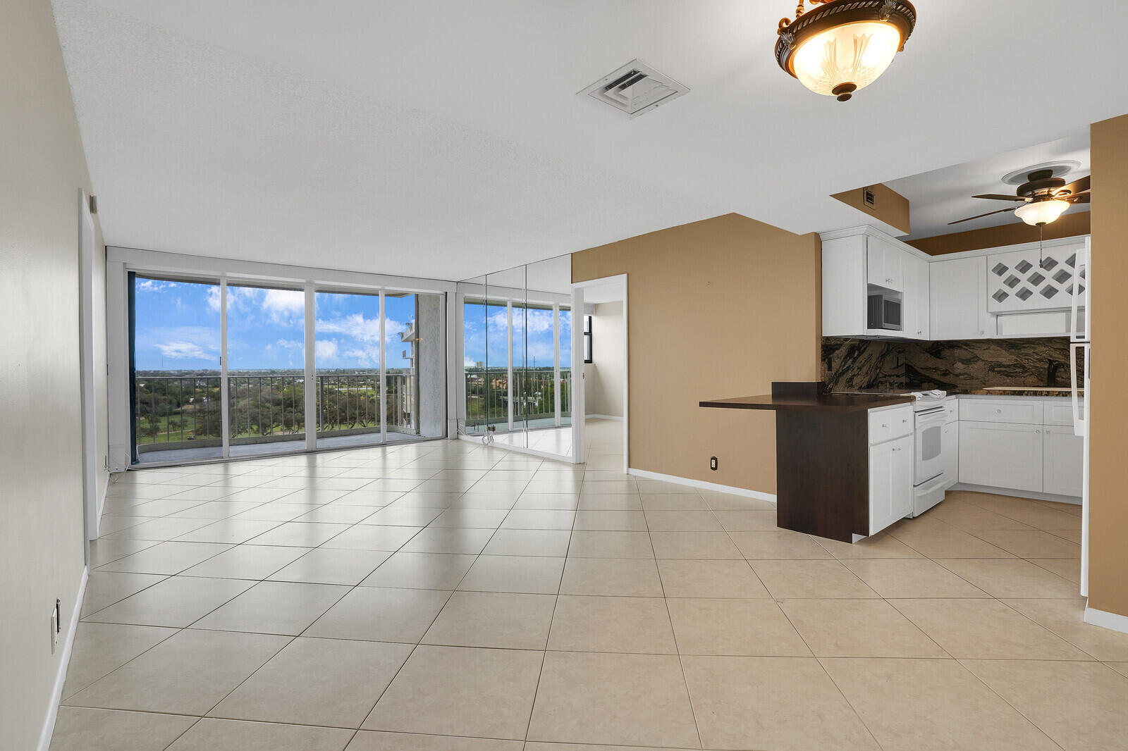 336 Golfview Road, Unit 1115 North Palm Beach, FL 33408 - Photo 12 of 40 Dining area / Kitchen