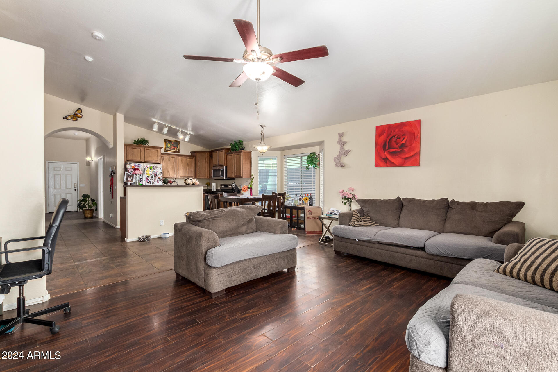 2717 West Pecan Road Phoenix, AZ 85041 - Photo 8 of 28 09 - Pecan