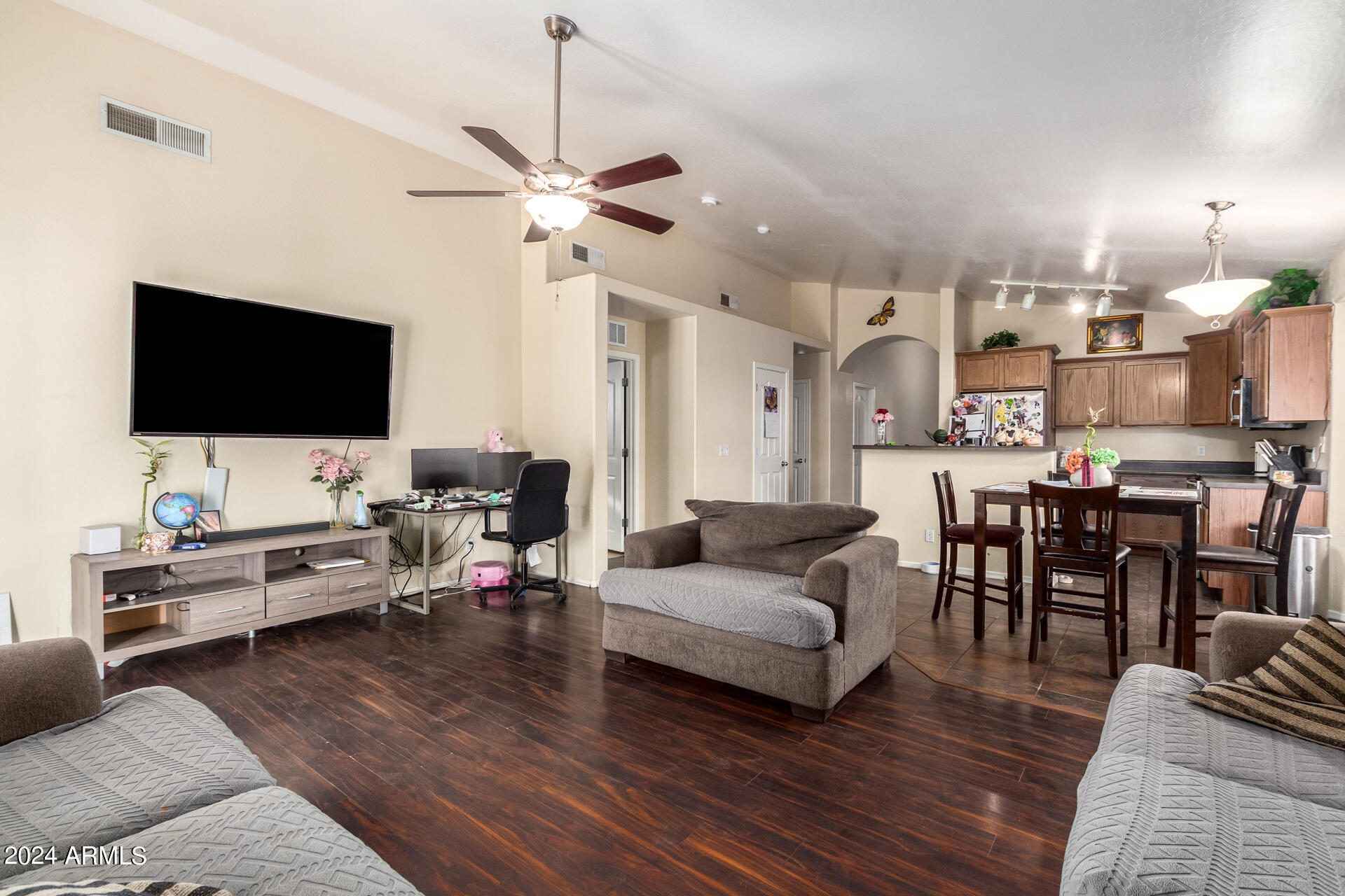 2717 West Pecan Road Phoenix, AZ 85041 - Photo 9 of 28 10 - Pecan