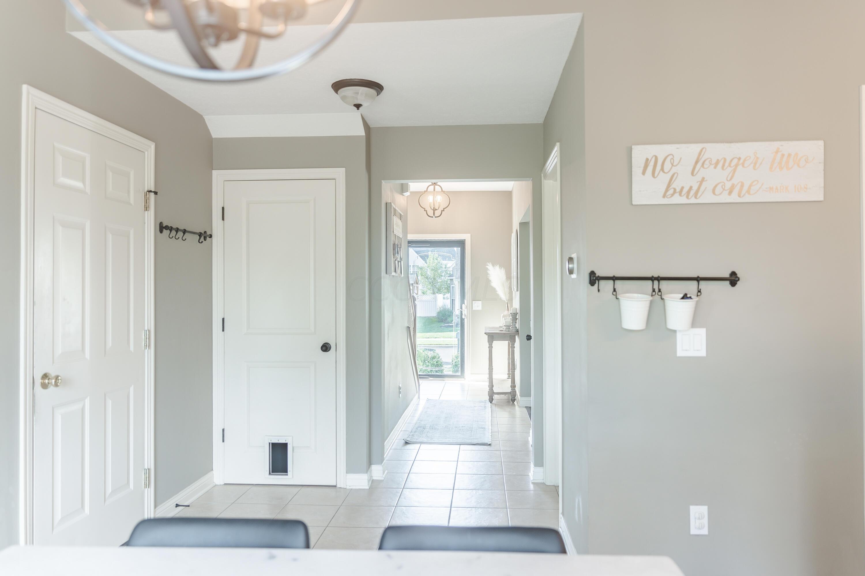 5930 Myrick Road Dublin, OH 43016 - Photo 14 of 41 Entry Hallway