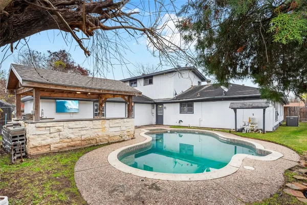 a house view with a outdoor space