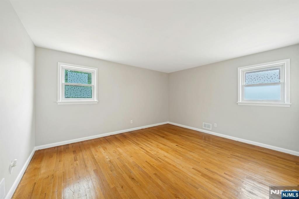 320 West Clinton Avenue Bergenfield, NJ 07621 - Photo 19 of 37