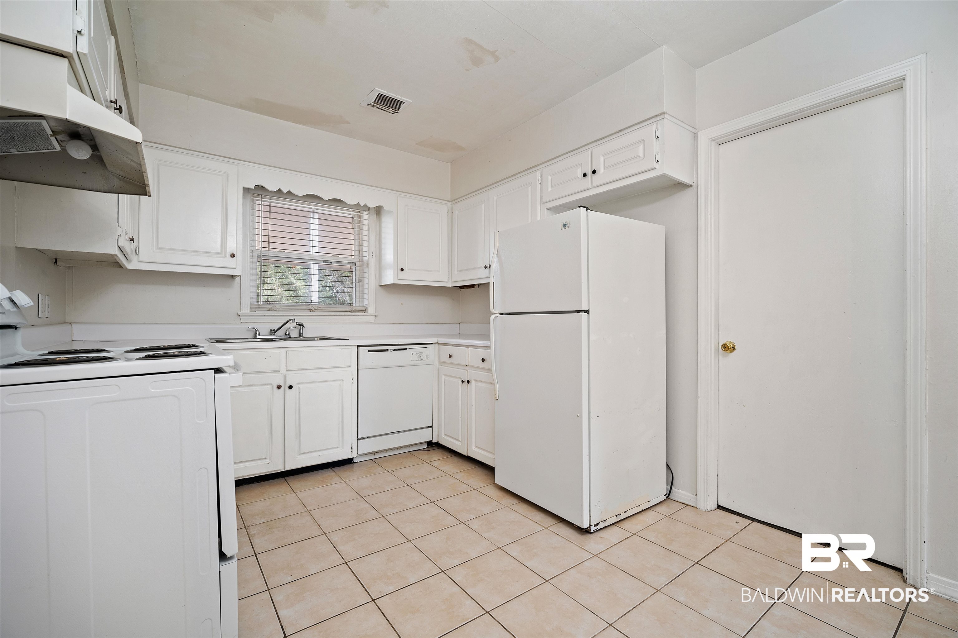816 East Montfort Road Mobile, AL 36608 - Photo 6 of 24 Kitchen