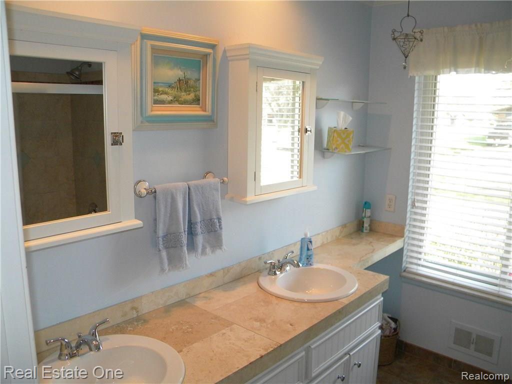43359 Saal Road Sterling Heights, MI 48313 - Photo 18 of 30 DSCN9946.JPG