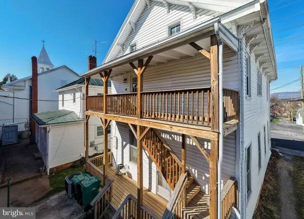$350,000 | 10 North Deford Avenue, Luray, VA 22835