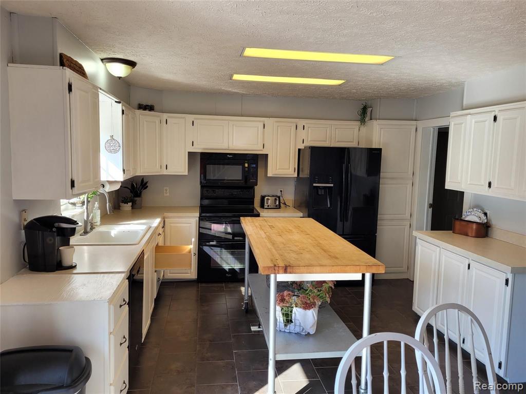 2735 North Latson Road Howell, MI 48855 - Photo 14 of 24