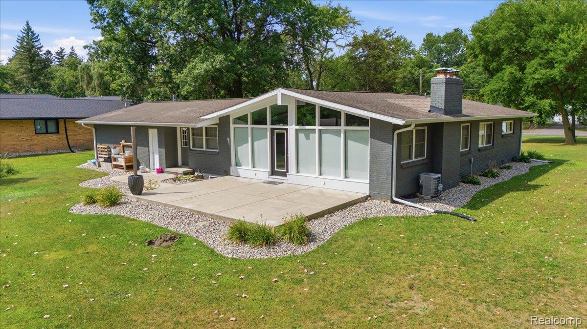 1360 Hemmeter Road Saginaw, MI 48638 - Photo 40 of 55 Large concrete patio