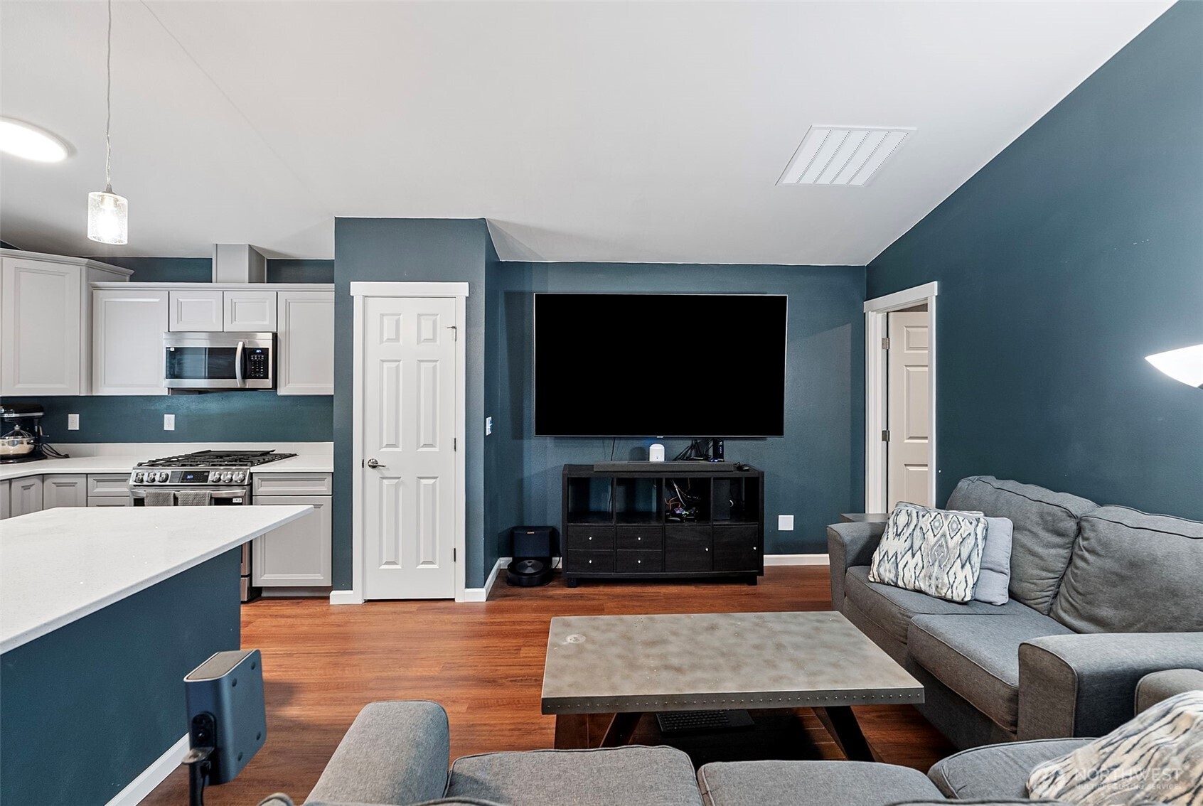 439 Sunnyhill Road West Bremerton, WA 98312 - Photo 4 of 24 Gallery Image 4