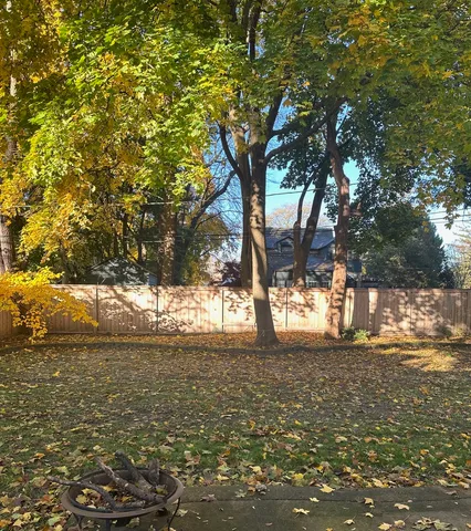 $3,200 | 938 Hemlock Street, Deerfield, IL 60015