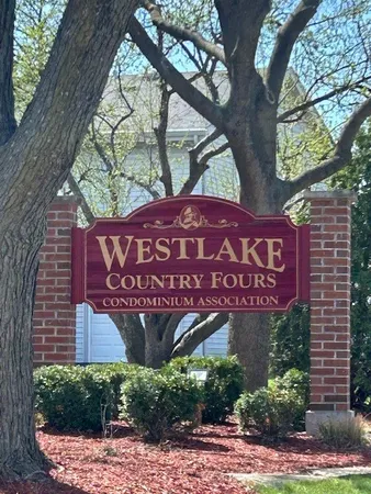 $214,900 | 185 College Drive, Unit B, Bloomingdale, IL 60108