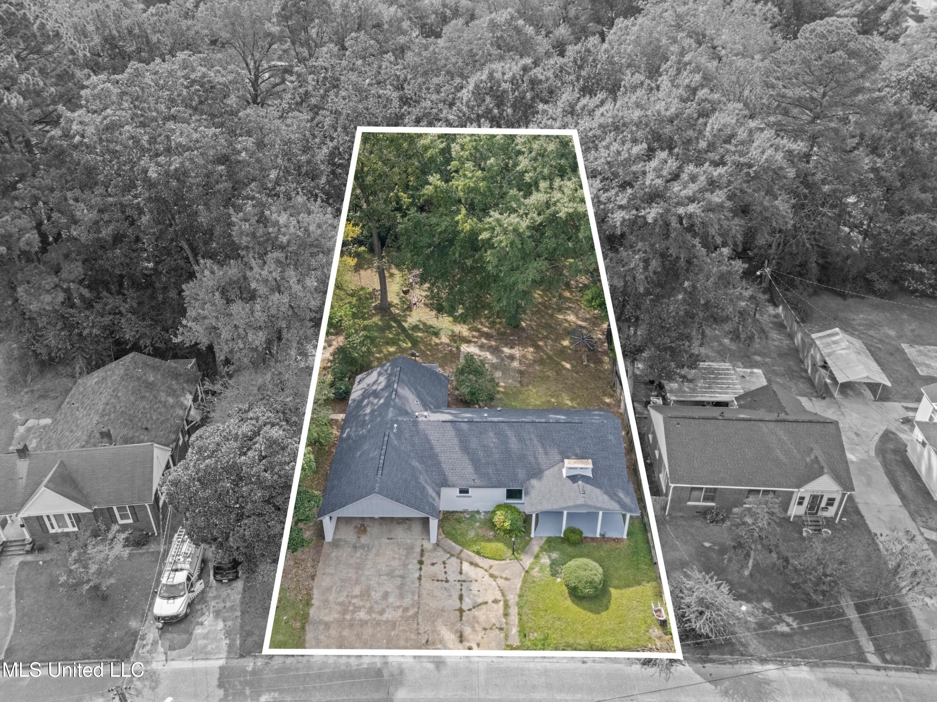 959 South Line Street Grenada, MS 38901 - Photo 25 of 26 30_dji_20251010145106_0125_d lot lines.p