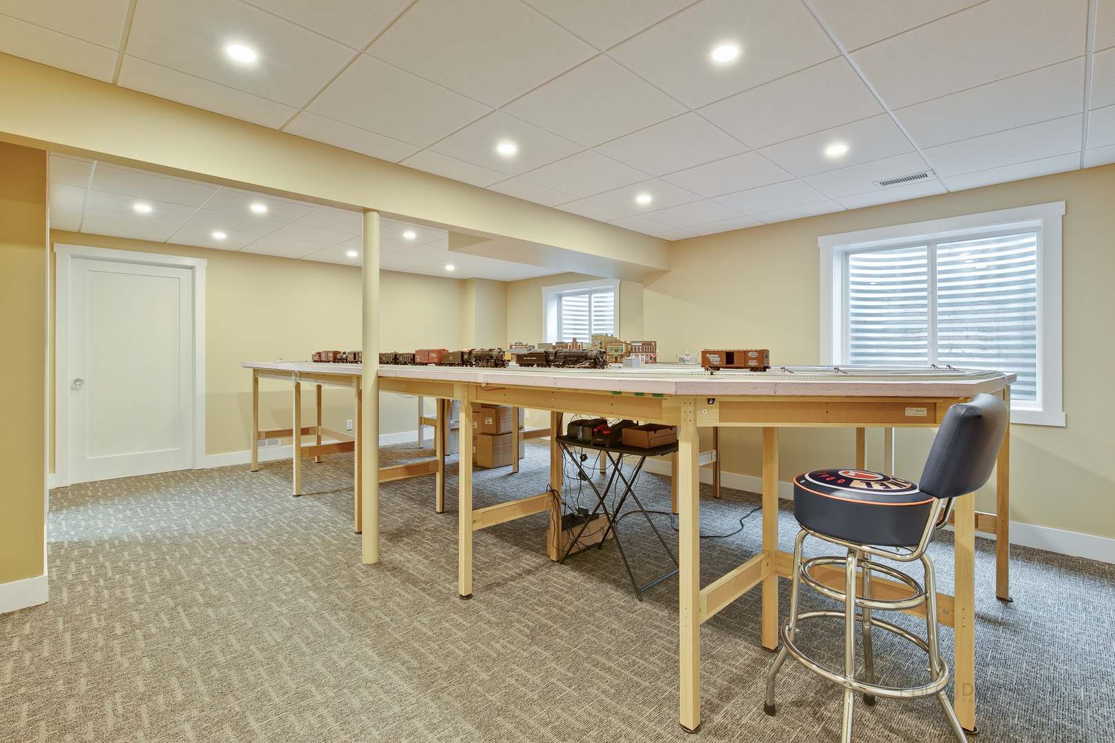 1024 Harris Road Grayslake, IL 60030 - Photo 25 of 29 a kitchen with a table and chairs in it